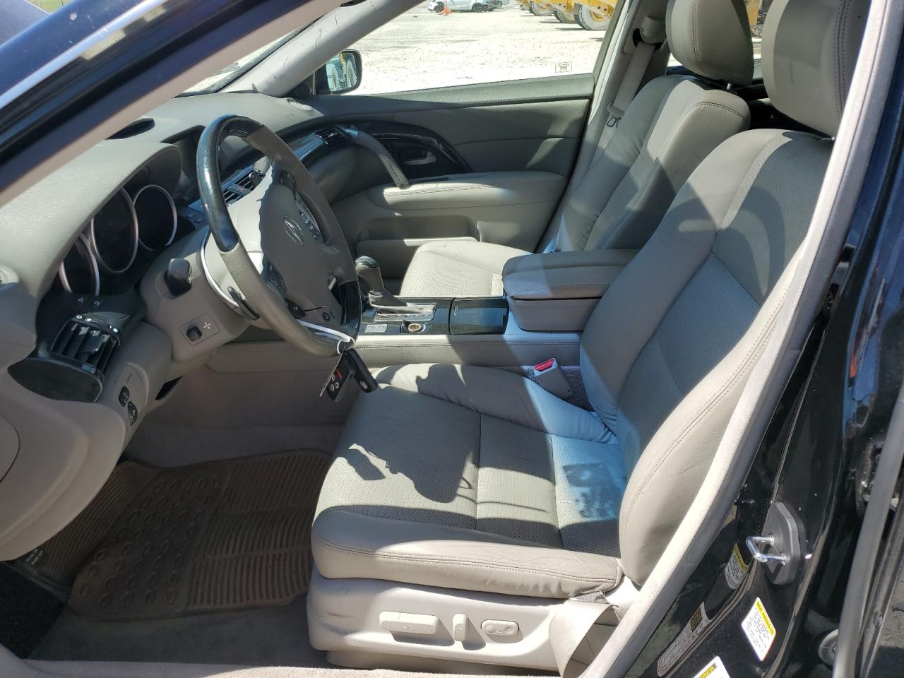 JH4KB2F60CC000270 2012 Acura Rl