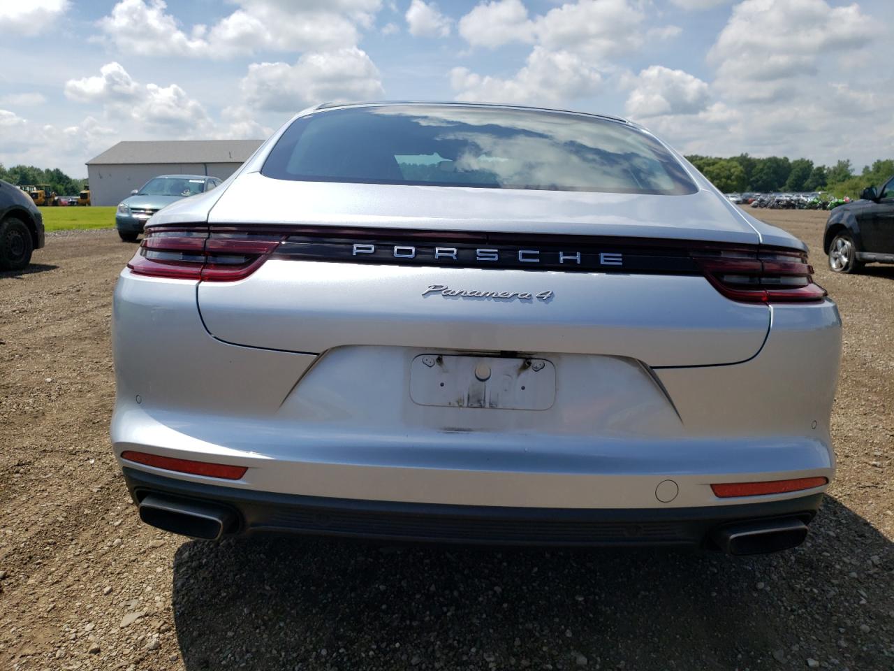 WP0AA2A79JL102387 2018 Porsche Panamera 4