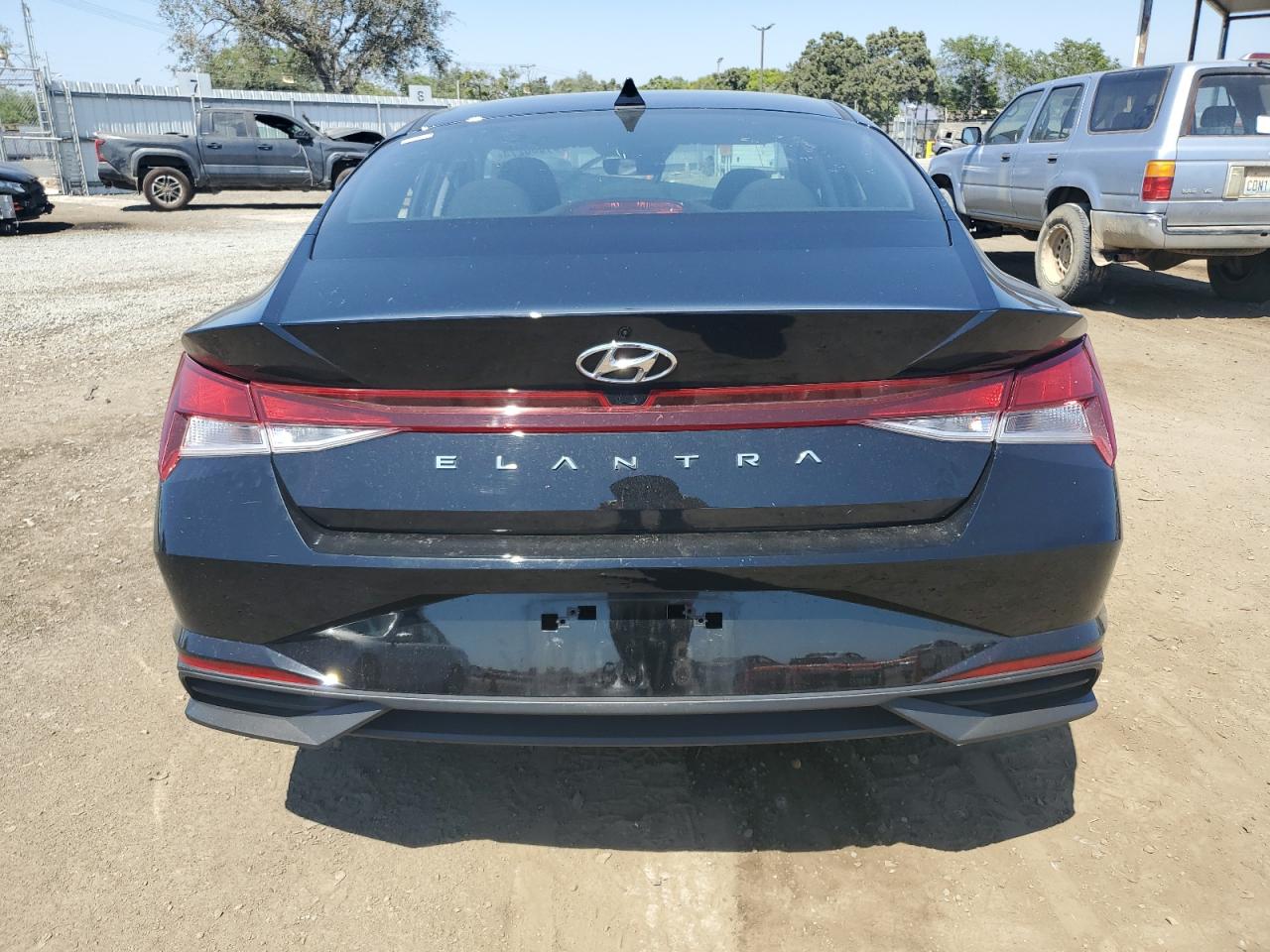 KMHLM4AG7NU304930 2022 Hyundai Elantra Sel