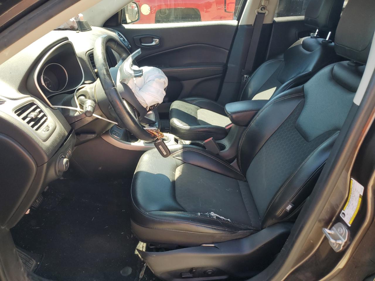 3C4NJCBB2JT441099 2018 Jeep Compass Latitude