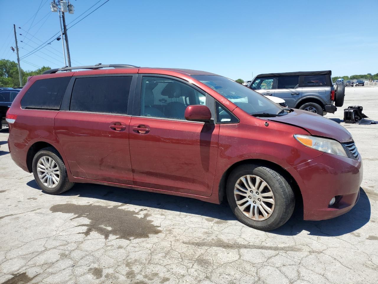 2014 Toyota Sienna Xle vin: 5TDYK3DC8ES521068