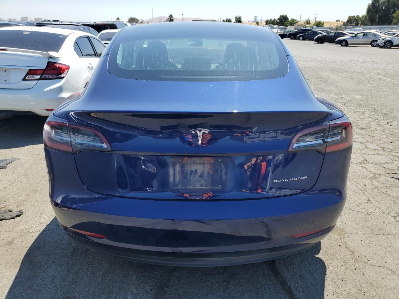 5YJ3E1EB2JF093718 2018 Tesla Model 3