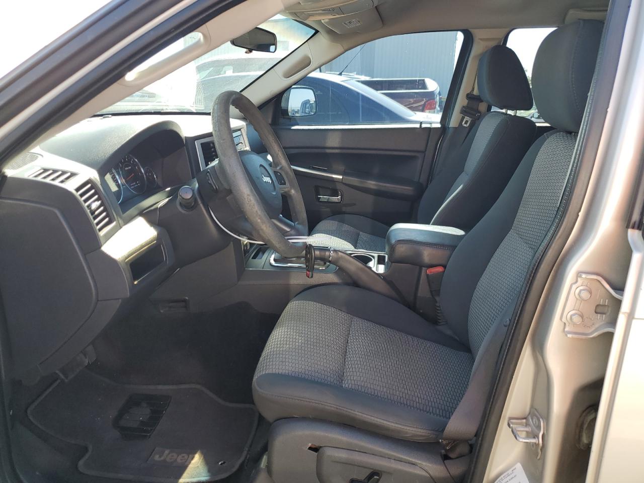 1J4PS4GKXAC156029 2010 Jeep Grand Cherokee Laredo