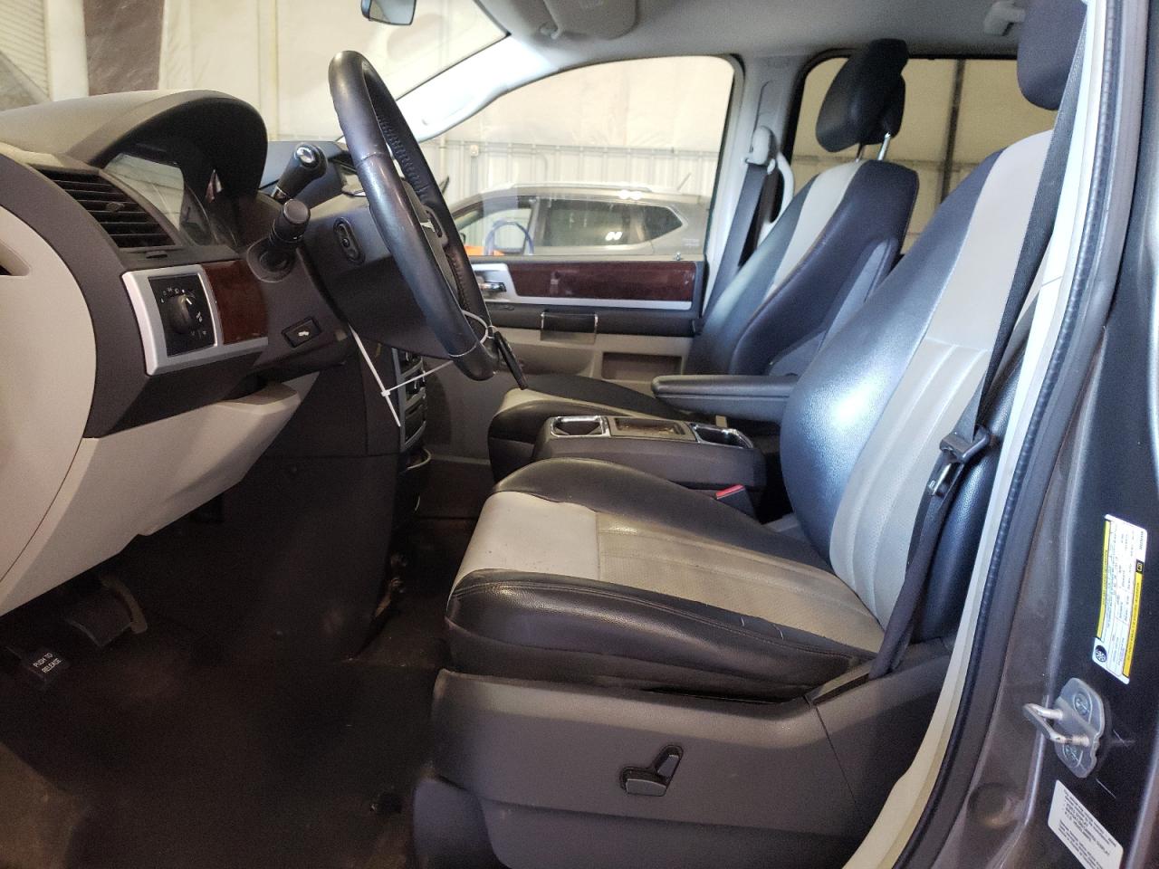 2A4RR8DX0AR330306 2010 Chrysler Town & Country Touring Plus