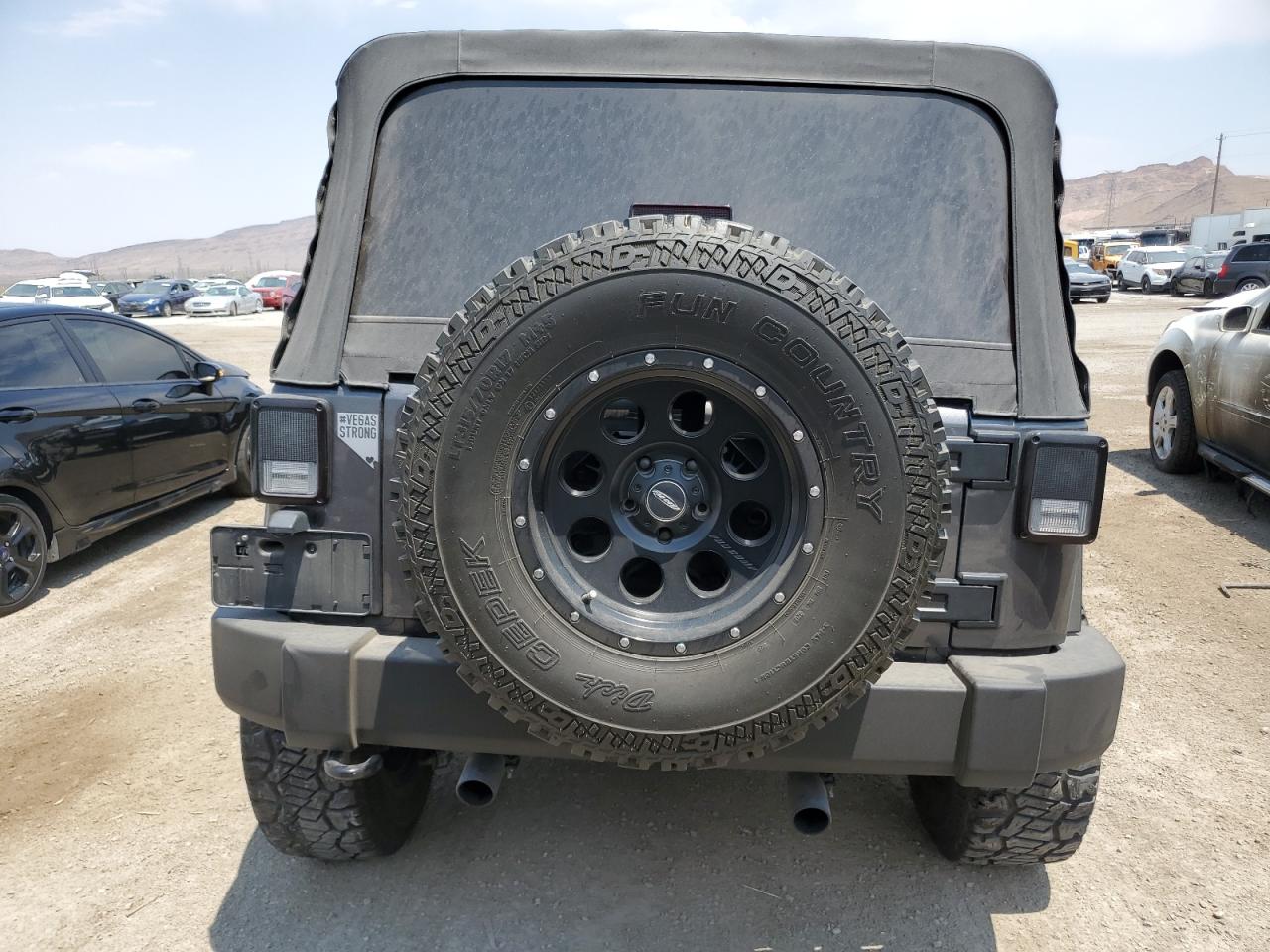 1C4BJWDG6JL858234 2018 Jeep Wrangler Unlimited Sport