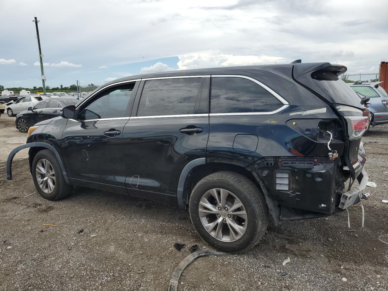 5TDZKRFH2FS048480 2015 Toyota Highlander Le