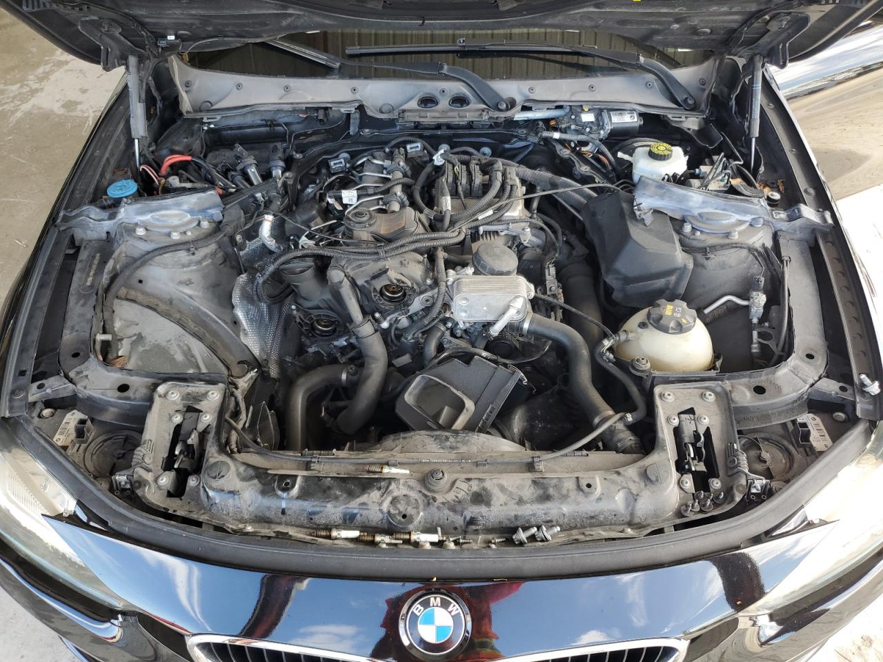 WBA8E5G55HNU41962 2017 BMW 320 Xi