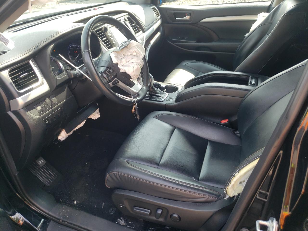 5TDJZRFH6KS596212 2019 Toyota Highlander Se