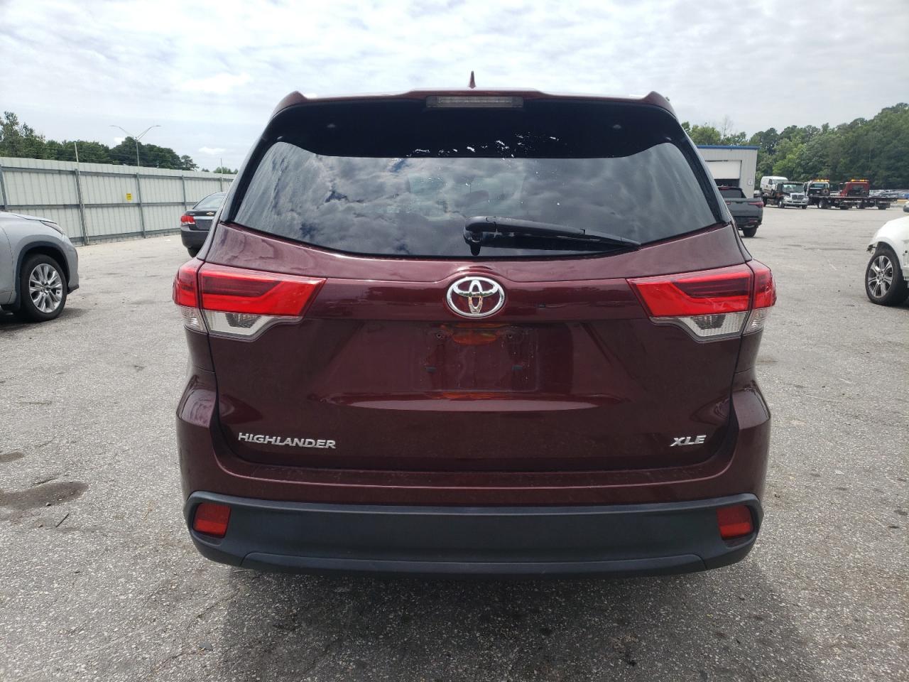 5TDKZRFH1KS345621 2019 Toyota Highlander Se