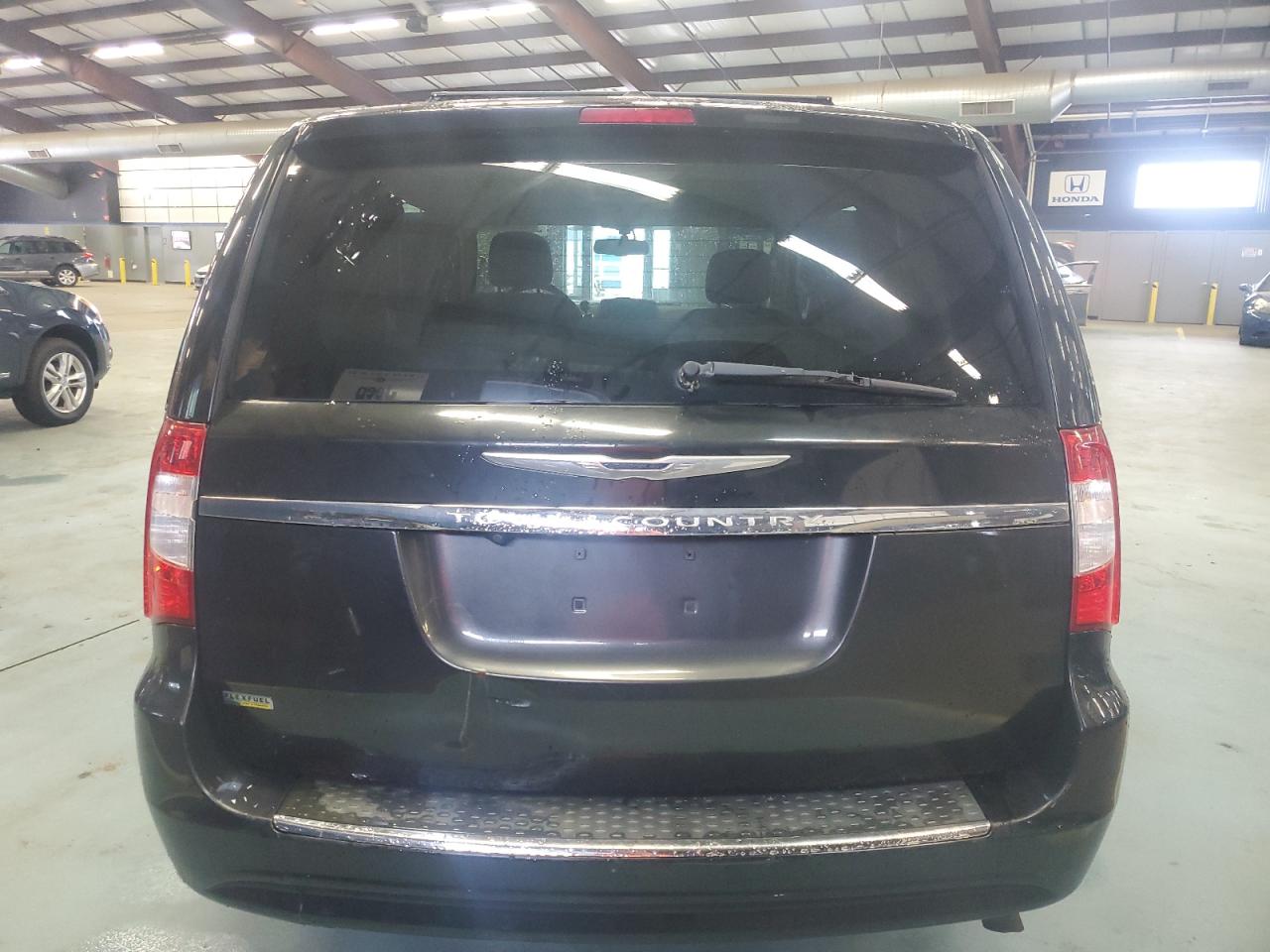 2A4RR5DG4BR665018 2011 Chrysler Town & Country Touring