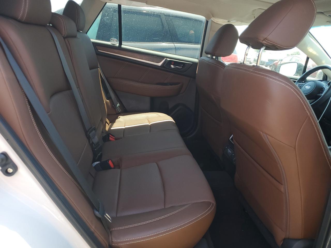 4S4BSATC0J3307274 2018 Subaru Outback Touring