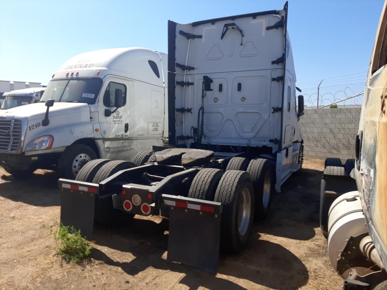 Lot #2969465766 2018 FREIGHTLINER CASCADIA 1