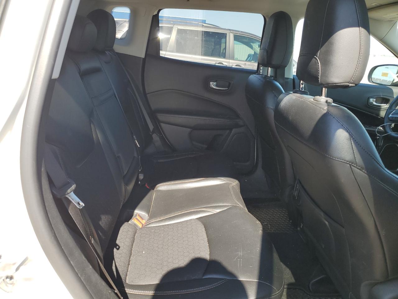 3C4NJDBB6JT423209 2018 Jeep Compass Latitude