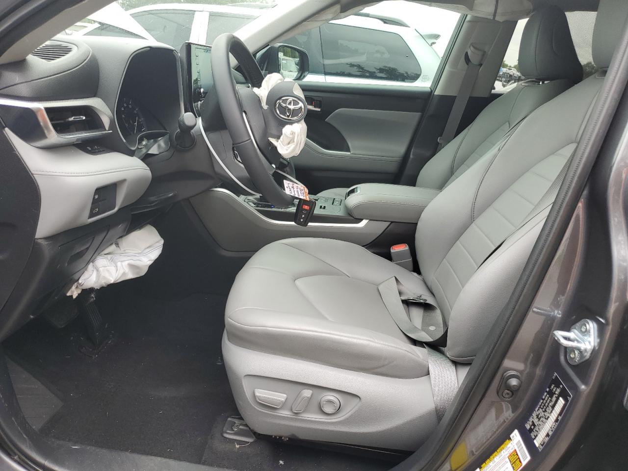 5TDGZRAH5MS043149 2021 Toyota Highlander Xle