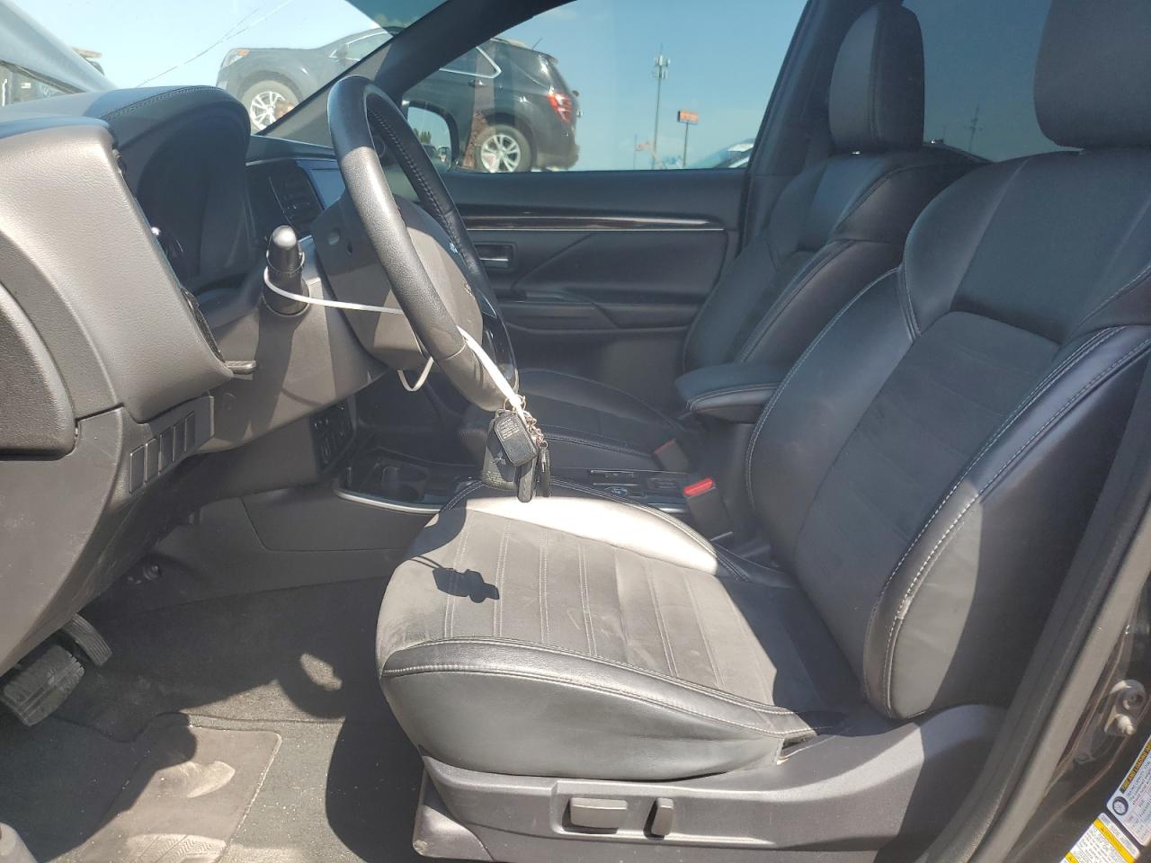 JA4AZ3A3XKJ000910 2019 Mitsubishi Outlander Se