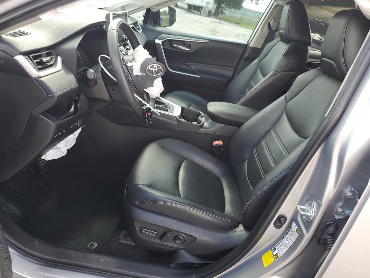 2T3C1RFV1MC170386 2021 Toyota Rav4 Xle Premium