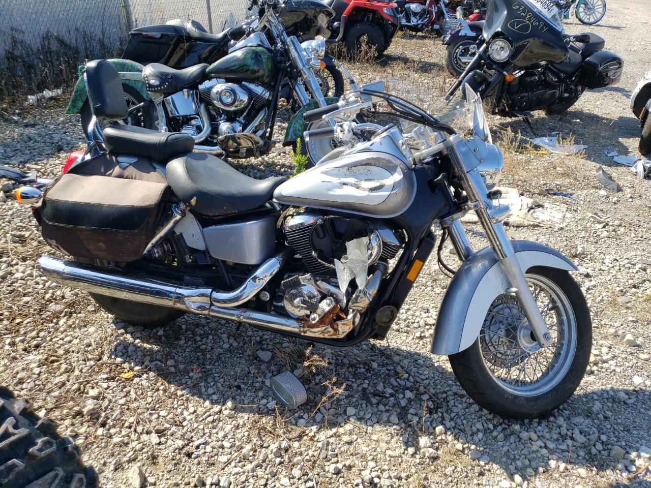 Honda VT750 (Shadow Ace 750) 2001 CD2 (Deluxe)