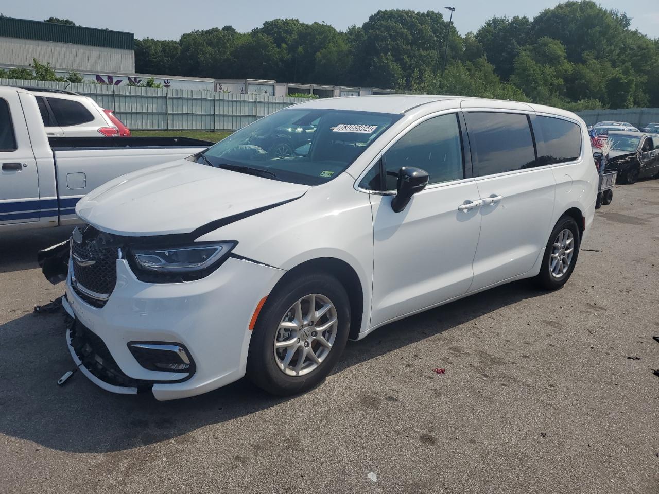 2024 Chrysler Pacifica Touring L vin: 2C4RC1BG2RR120190