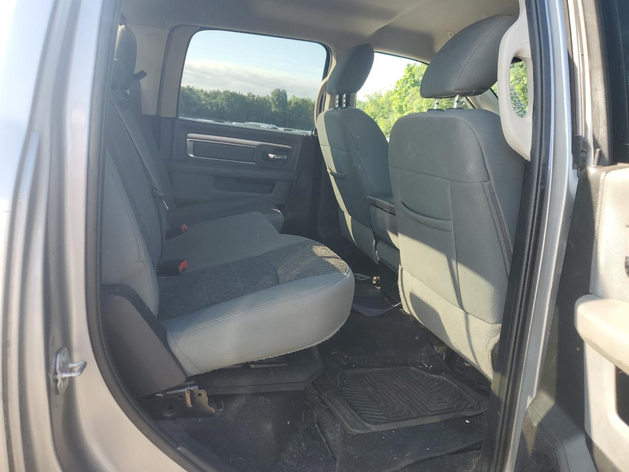 1C6RR7TT4KS713235 2019 Ram 1500 Classic Slt