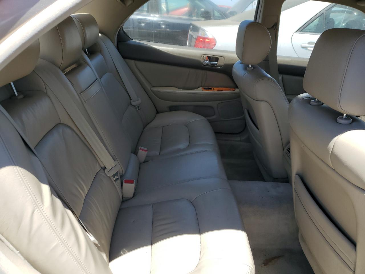 JT8BH28F8Y0175399 2000 Lexus Ls 400