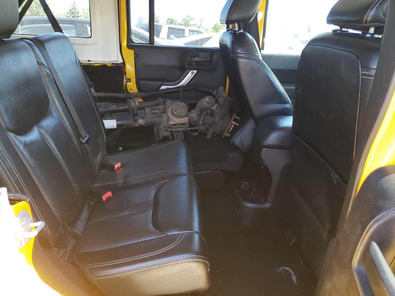 1C4BJWEG6FL624066 2015 Jeep Wrangler Unlimited Sahara