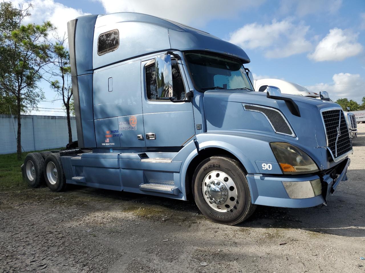 Lot #2678803580 2014 VOLVO VN VNL