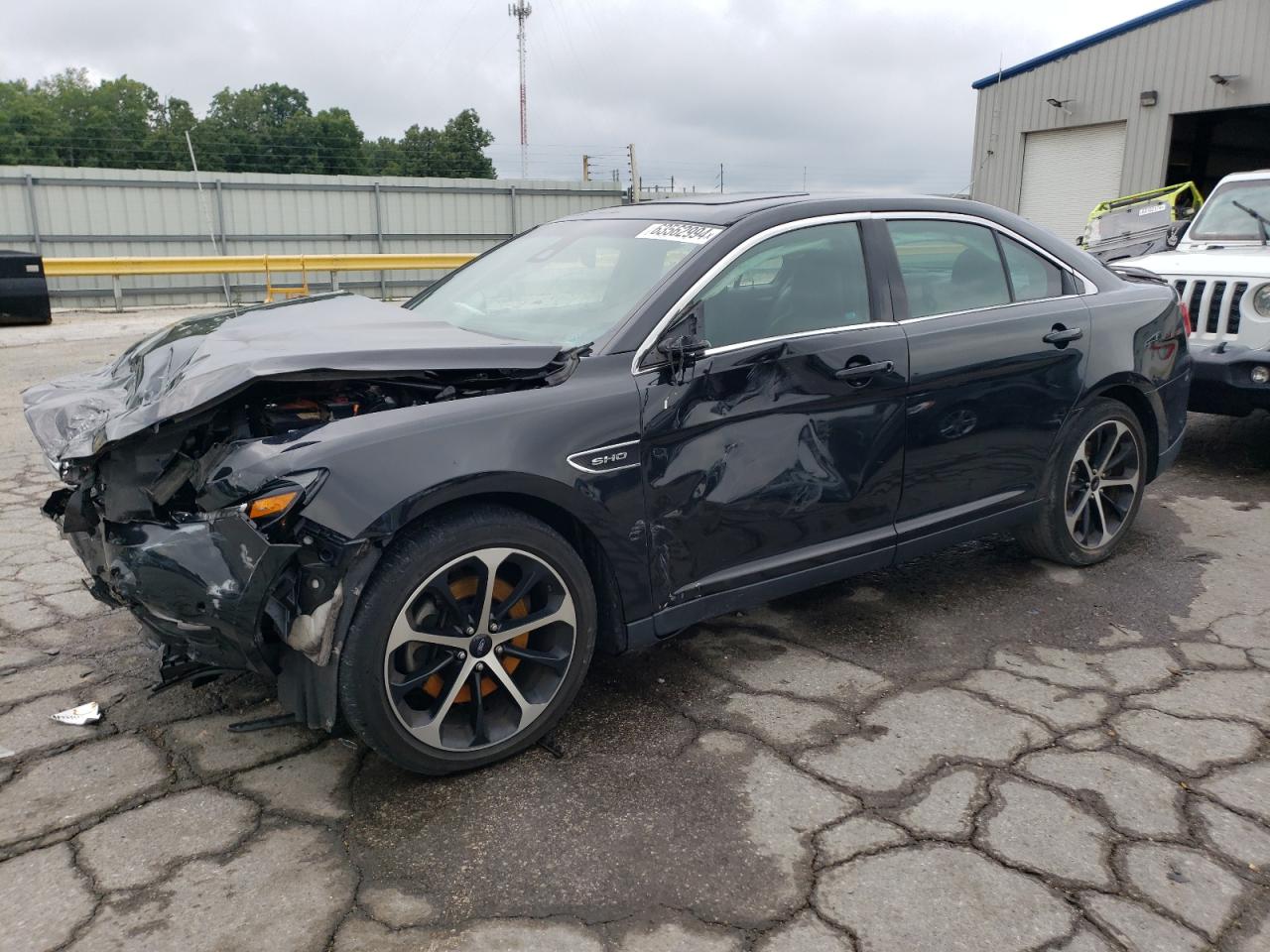 Lot #2699062873 2015 FORD TAURUS SHO