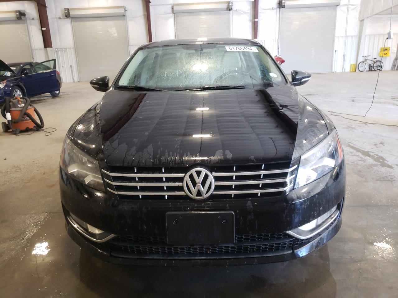 1VWCN7A32CC002400 2012 Volkswagen Passat Sel