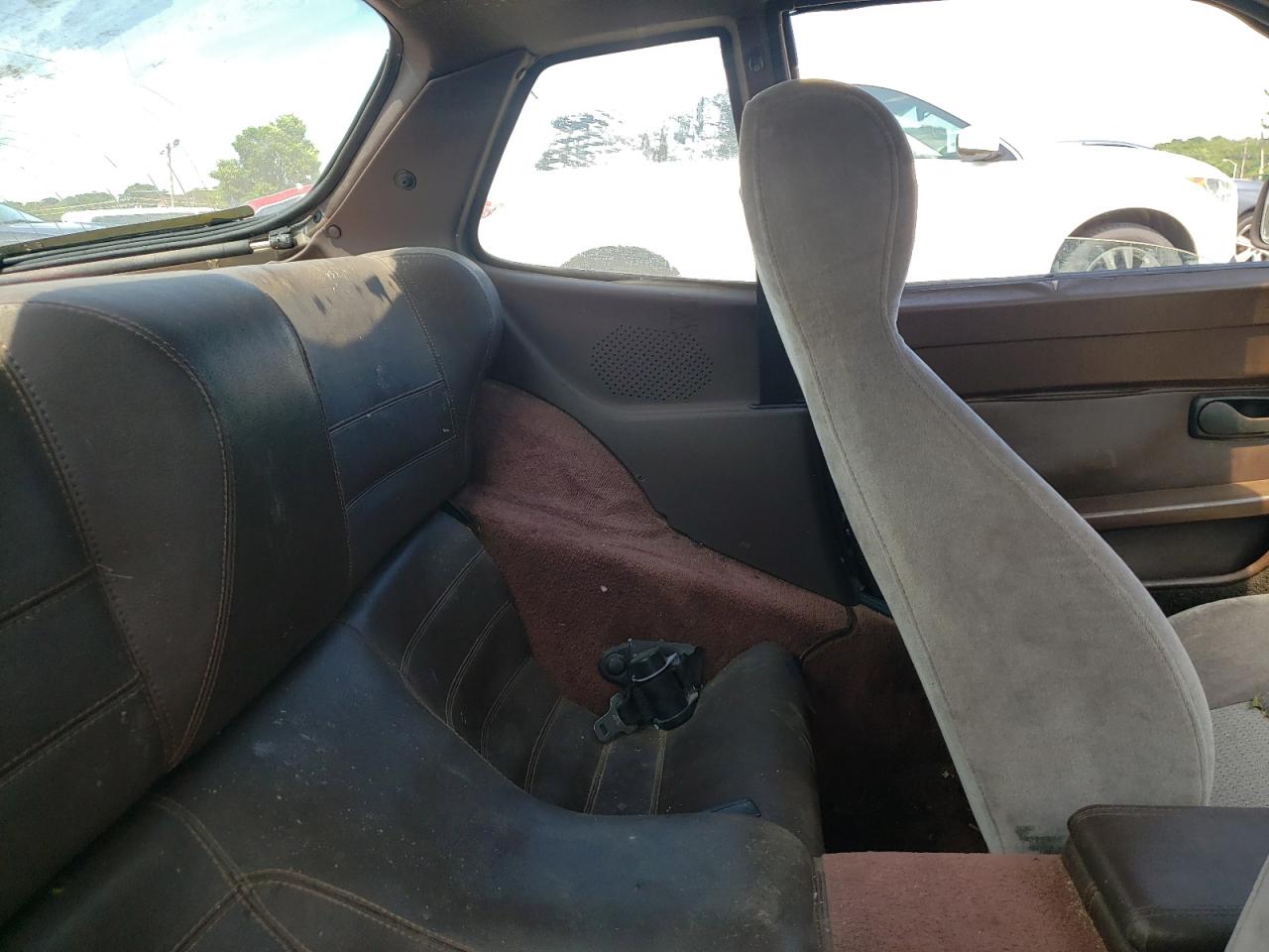 WP0AA0941EN461077 1984 Porsche 944