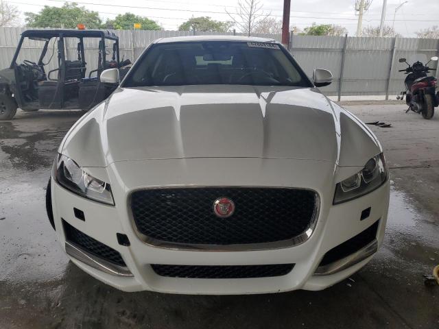 VIN SAJBD4BV4HCY44941 2017 Jaguar XF, Premium no.5