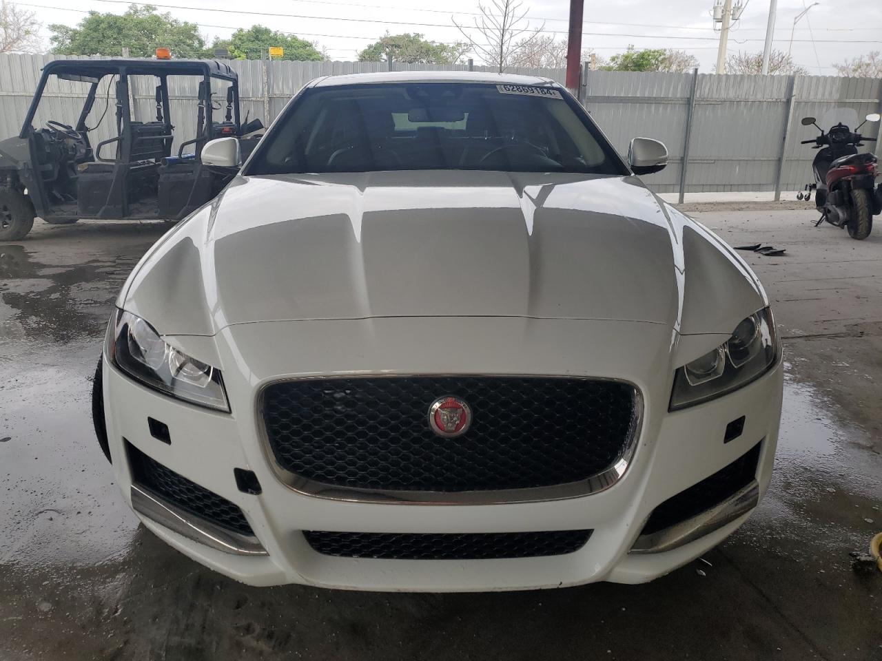 2017 Jaguar Xf Premium vin: SAJBD4BV4HCY44941