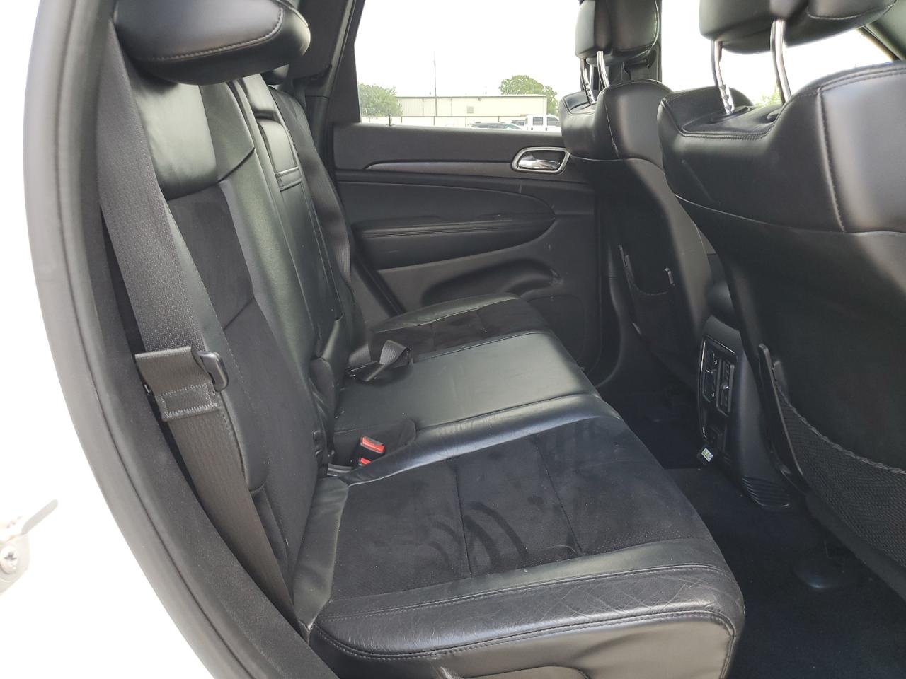 1C4RJEAG0JC246740 2018 Jeep Grand Cherokee Laredo