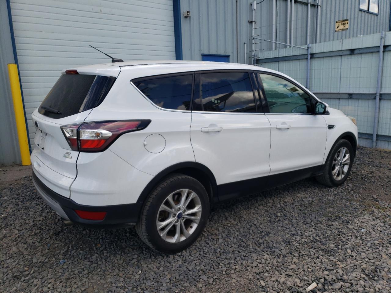 1FMCU0GD2HUA15853 2017 Ford Escape Se