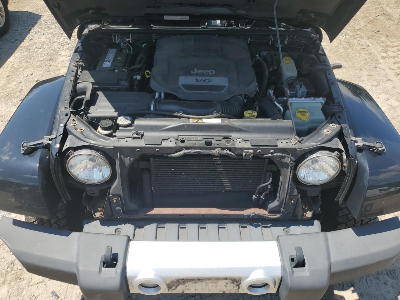 1C4BJWEG9EL245545 2014 Jeep Wrangler Unlimited Sahara