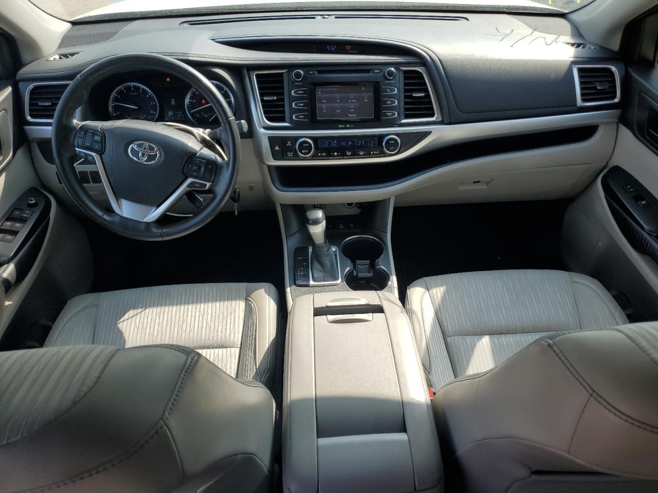 5TDBKRFH1FS141072 2015 Toyota Highlander Le