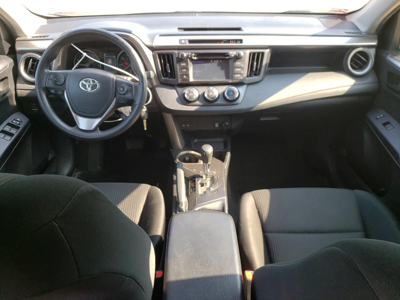 JTMBFREV0HJ153385 2017 Toyota Rav4 Le