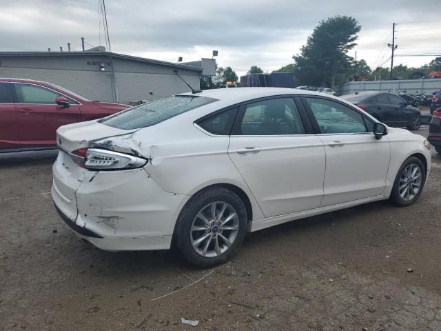 VIN 3FA6P0H78HR365454 2017 Ford Fusion, SE no.3