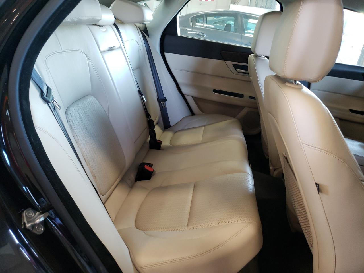 SAJBK4BV1GCY23839 2016 Jaguar Xf Prestige