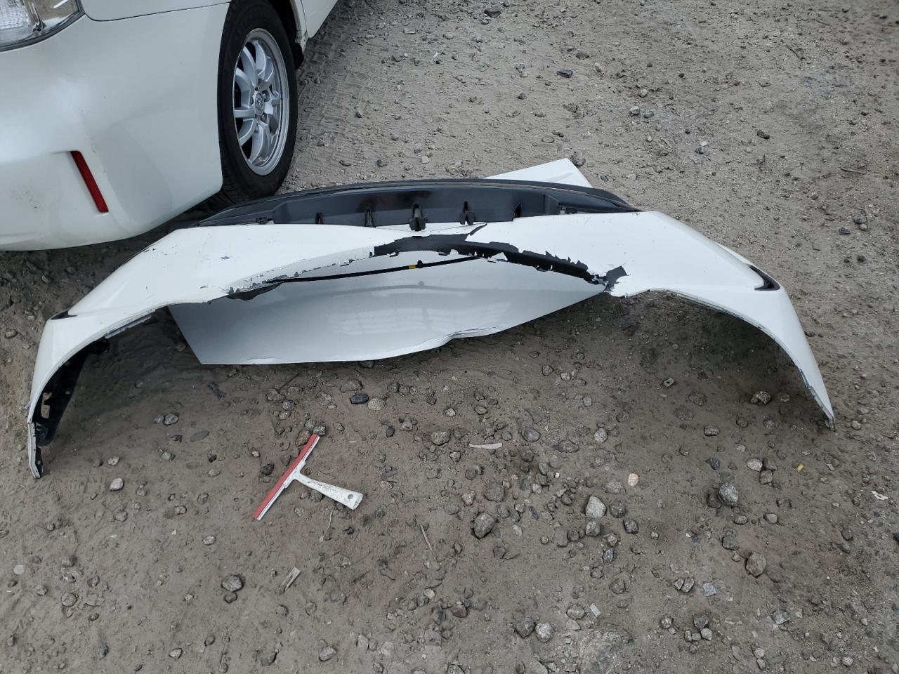 JTDZN3EU1HJ066424 2017 Toyota Prius V