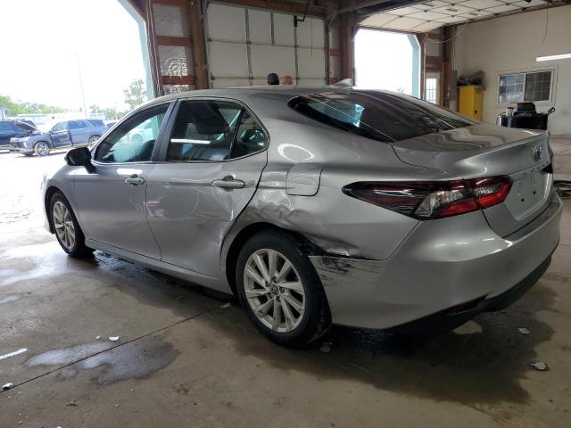 VIN 4T1C11AKXNU710938 2022 Toyota Camry, LE no.2