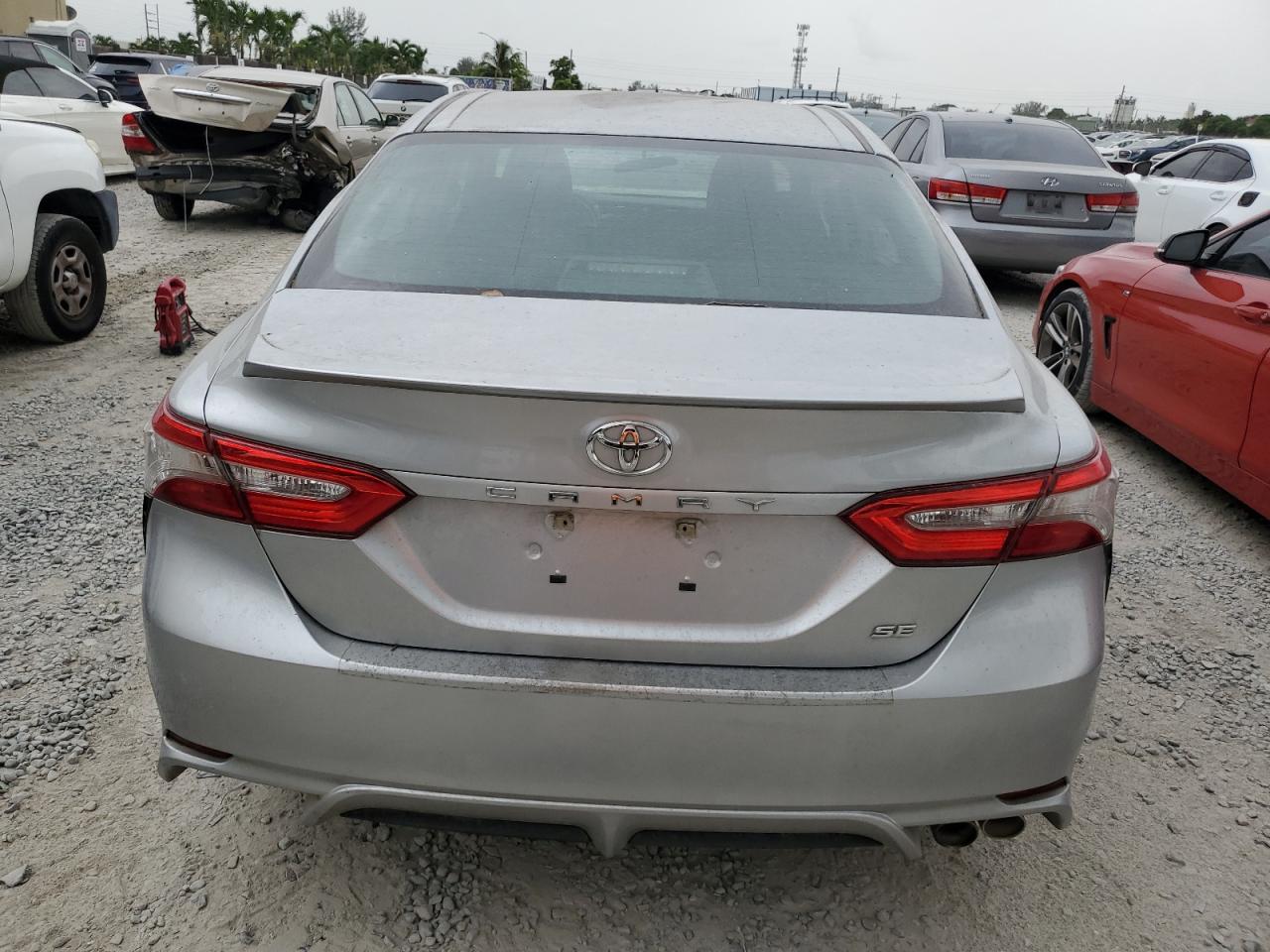 2018 Toyota Camry L vin: 4T1B11HK6JU082887