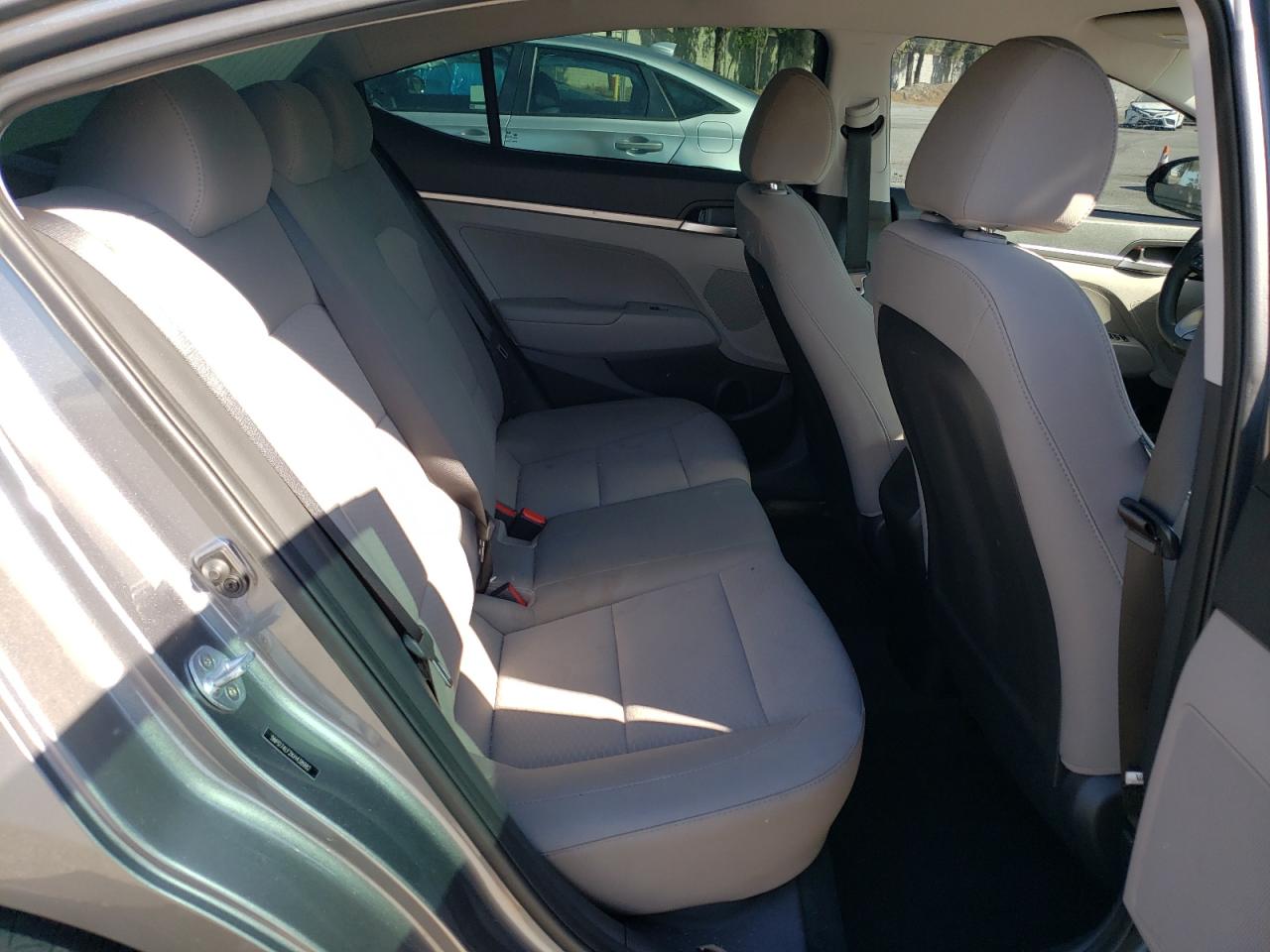 5NPD74LF2KH438982 2019 Hyundai Elantra Se