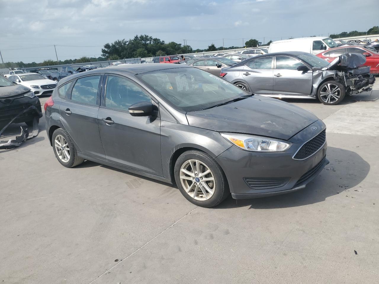 2017 Ford Focus Se vin: 1FADP3K27HL318940