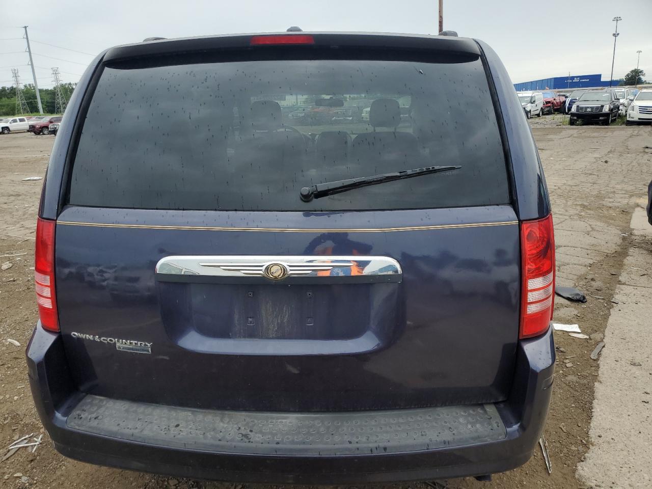 2A8HR54P18R837668 2008 Chrysler Town & Country Touring