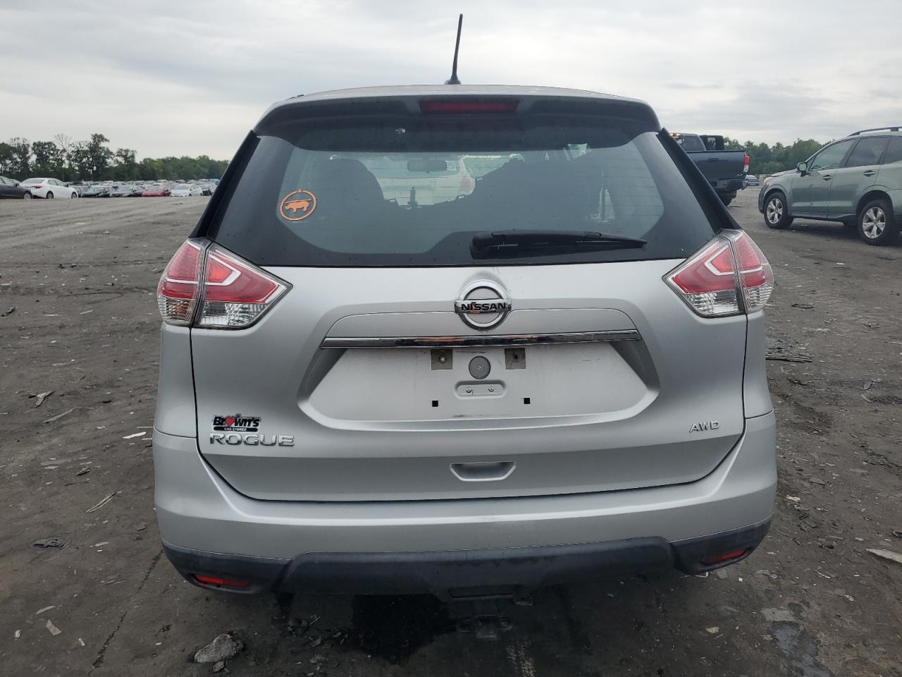 2016 Nissan Rogue S vin: KNMAT2MV9GP657796