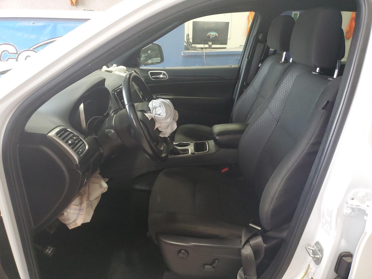 1C4RJFAG8LC125446 2020 Jeep Grand Cherokee Laredo