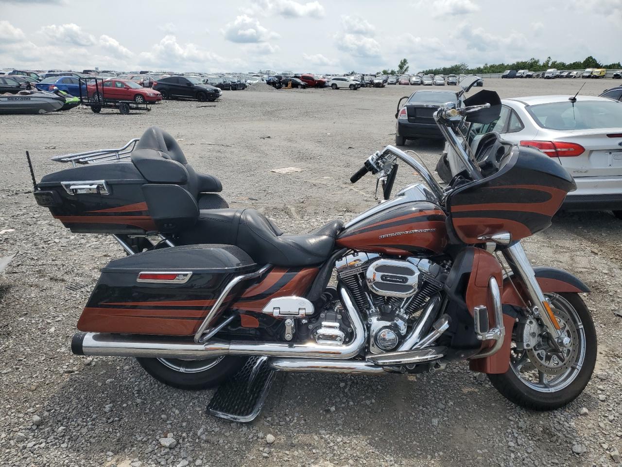 Harley Davidson CVO Road Glide Ultra 2015 FLTRUSE