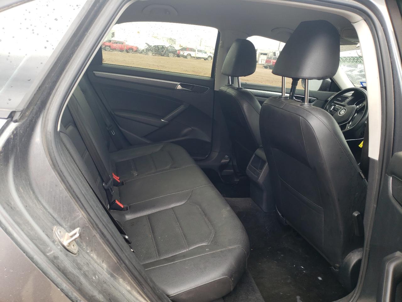 1VWAA7A36JC019605 2018 Volkswagen Passat S