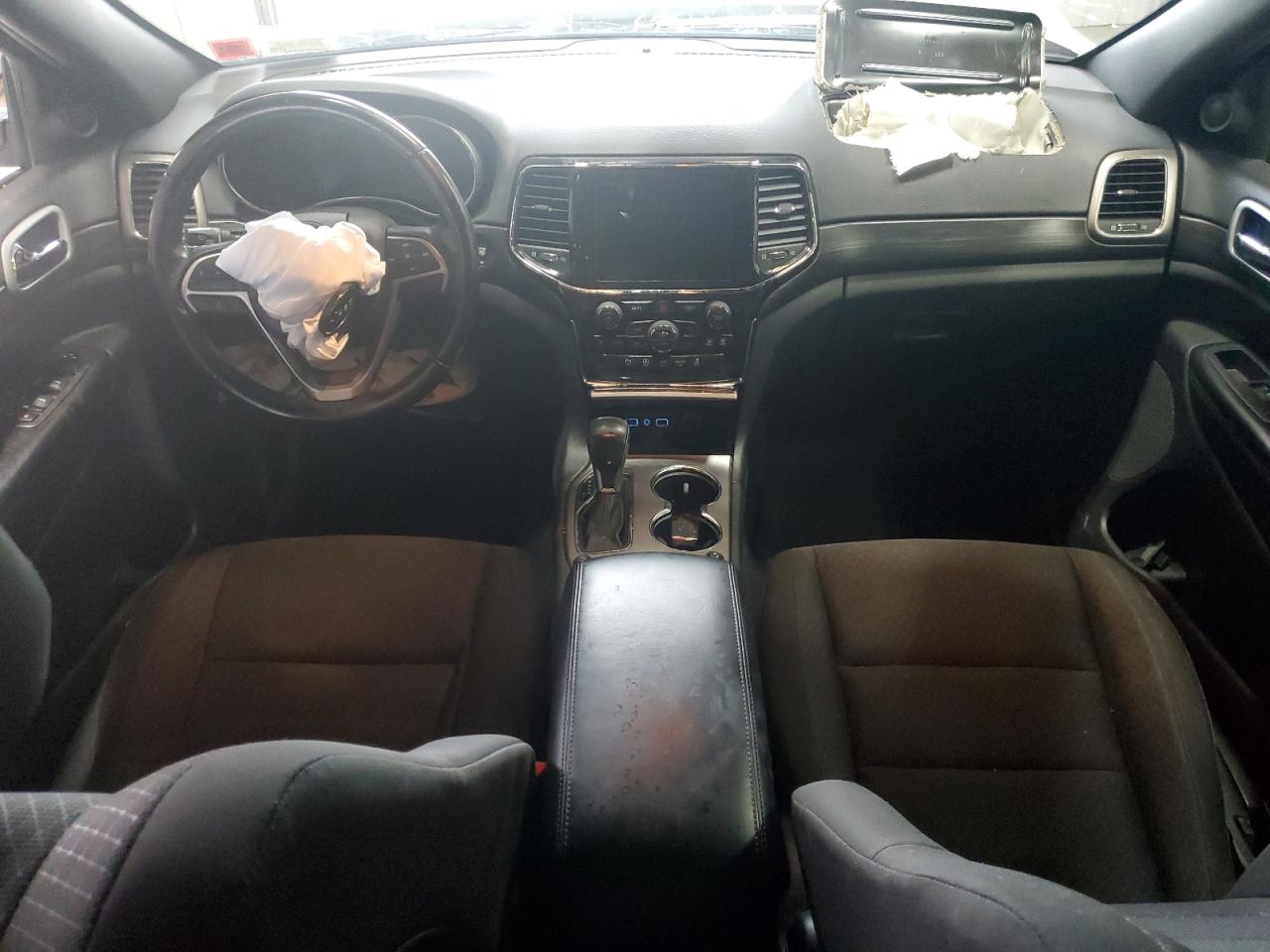 1C4RJFAG8LC125446 2020 Jeep Grand Cherokee Laredo