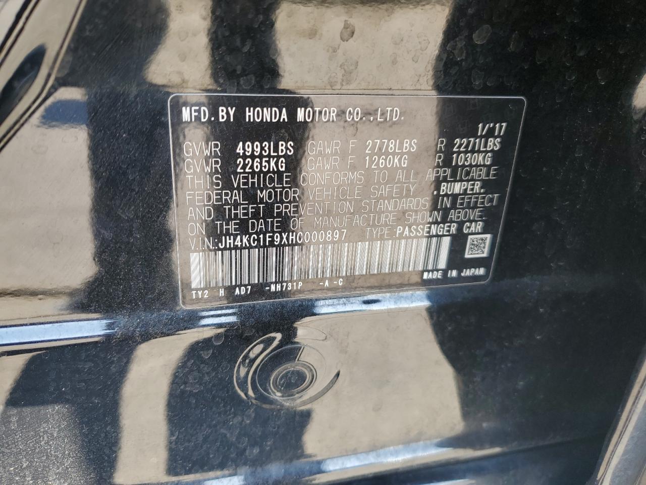 JH4KC1F9XHC000897 2017 Acura Rlx Advance